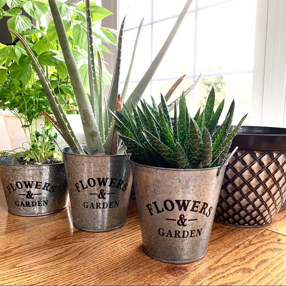 BRAND NEW set of 2 farmhouse shabby chic planters - Picture 2 of 5